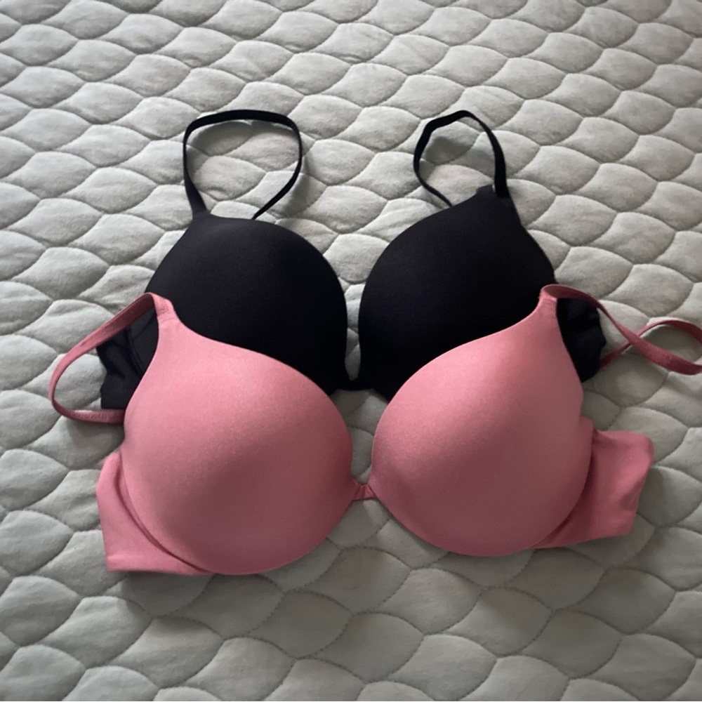 Victoria’s Secret original plunge bras, 34C
